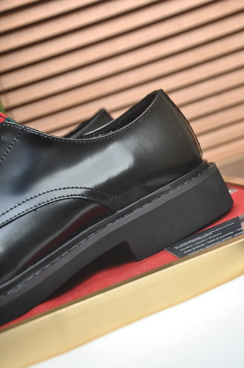 Men's shoes💰540💶Italy's top luxury men's shoe giant (GUCCI) (Gucci) (full cowhide lining) new arrival🍃Original European style🔰 Pleasant to the eye😍In order to make the shoes more durable and non-deformable🌀The production continues to follow traditional methods but there is still no lack of innovation💪Choose original sheepskin for the leather♻️ Smooth and natural And extra bright ⭐Made of imported cowhide, the first choice of rich people 38-45 (45 customized)